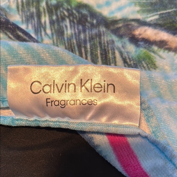 Calvin Klein Tropical Beach Towel - Picture 2 of 3